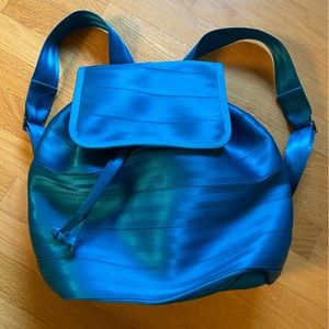 Harveys Seatbelt bag Berkeley Backpack in color Lagoon blue handbag purse
